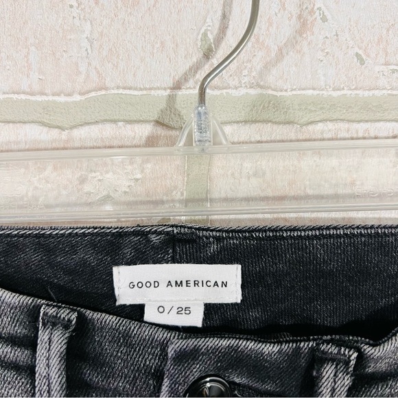 Good American Good Waist Skinny Cropped Distressed Jeans in Black Size 25 - Picture 10 of 12